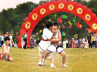 Child playing Ssirum