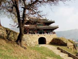 La porte sud à Nyongbyon