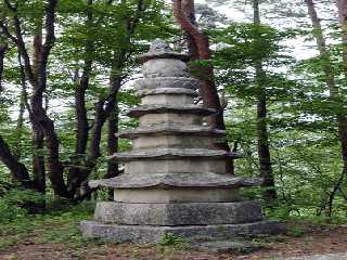 Le stupa à la colline Ryongju