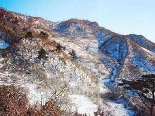 Le mur intérieur de la forteresse Paekmasan
