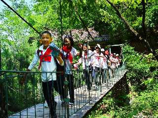 Colonie de vacances des alpinistes de l’Organisation des enfants de  Myohyangsan de la ville de Pyongyang