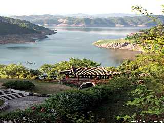 Le pavillon Wanwol de la forteresse de Tongju