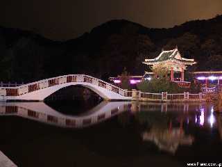 Le panorama nocturne du lac Unjong