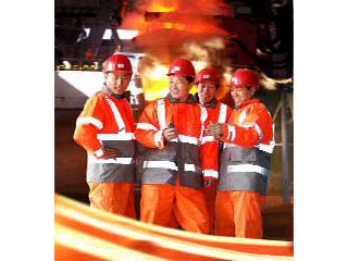 Les fondeurs de minerai du complexe d’aciérage Chollima